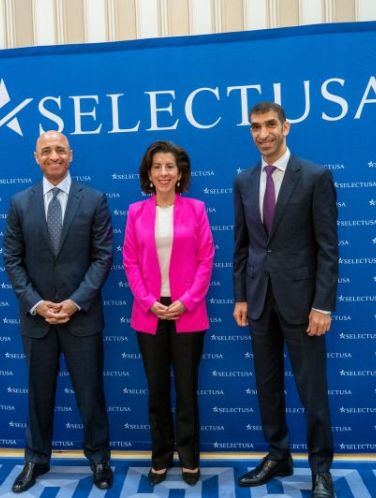 Minister Zeyoudi Meets With US Secretary of Commerce Raimondo During SelectUSA