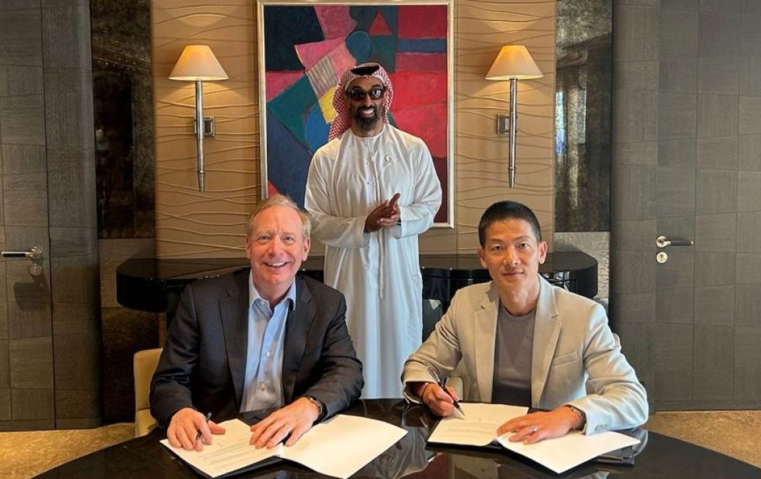 Brad Smith, Vice Chair and President of Microsoft; HH Sheikh Tahnoon bin Zayed Al Nahyan, Chairman of G42; Peng Xiao, Group CEO of G42.G42